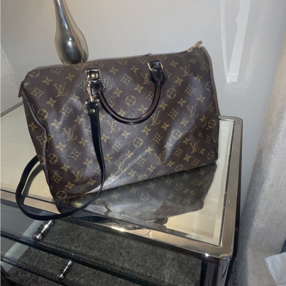 Authentic Louis Vuitton Monogram Speedy 35 Handbag 👜 - Picture 5 of 16